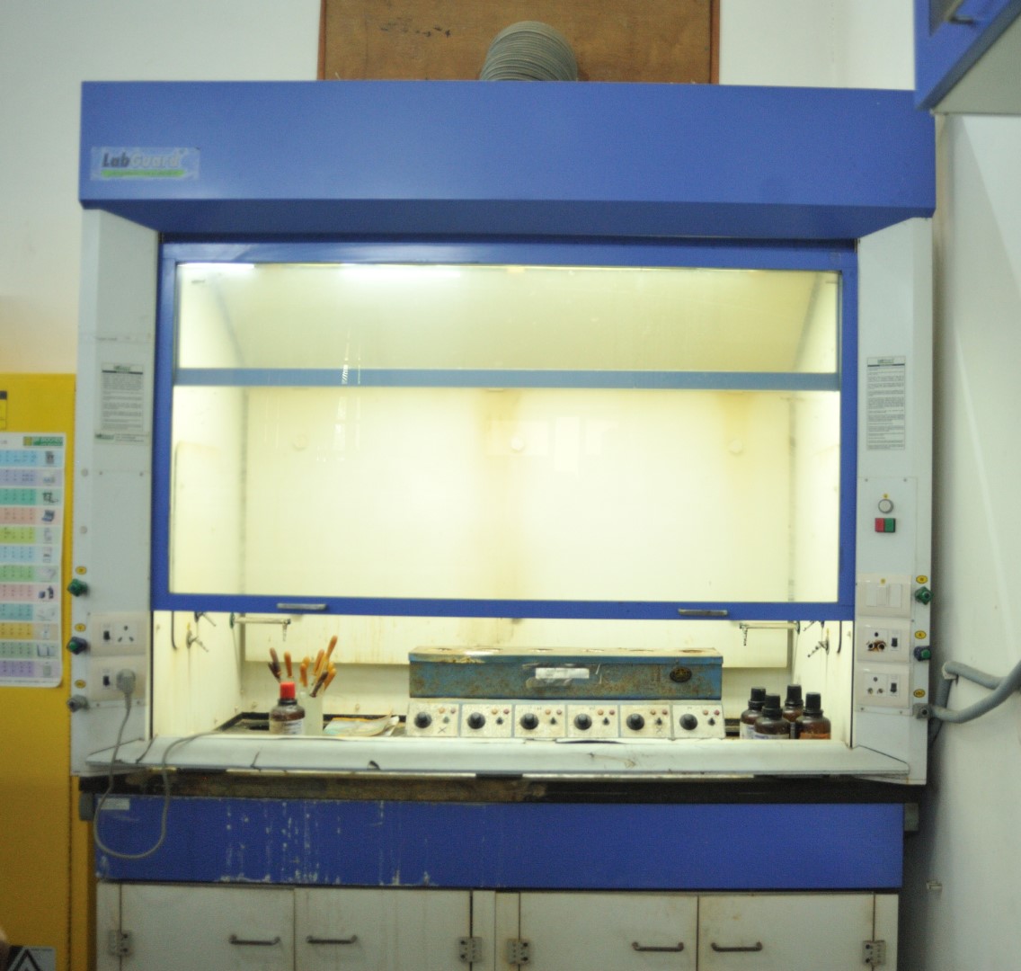 BotanyGallery/Infrastructure/Classroomandteachinglaboratories/Lab 22 Fume Hood with Digestor.jpg